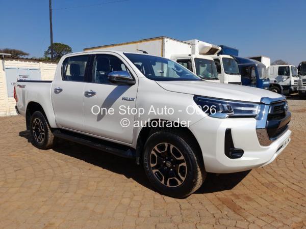 2022 - Toyota  Hilux