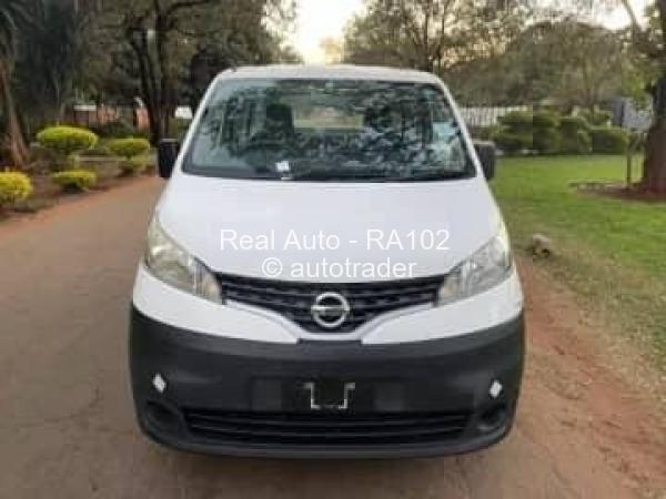 2015 - Nissan  NV200