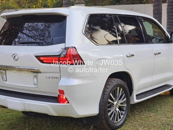 2016 - Lexus  LX