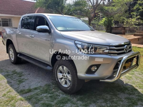 2022 - Toyota  Hilux