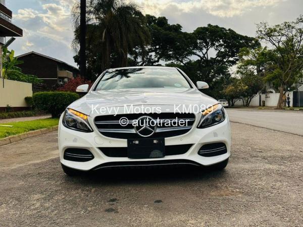 2015 - Mercedes Benz C180