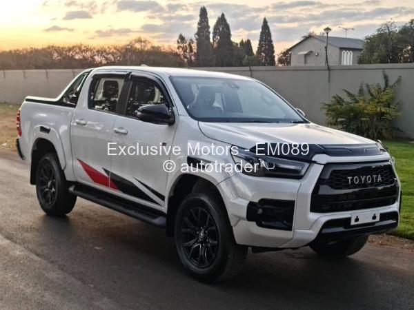 2023 - Toyota  Hilux