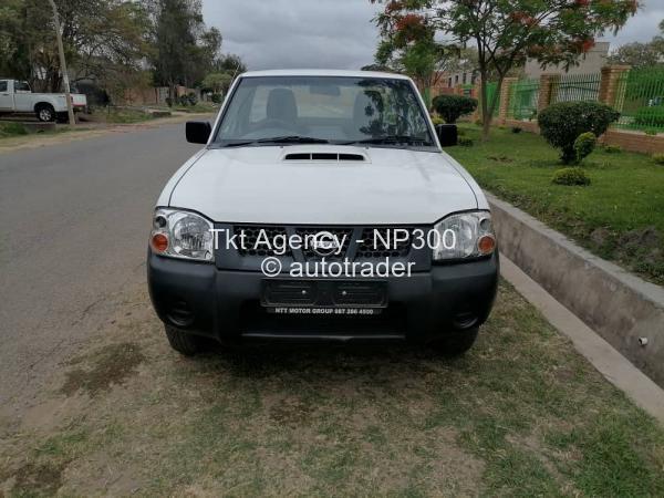 2018 - Nissan  NP300 Hardbody