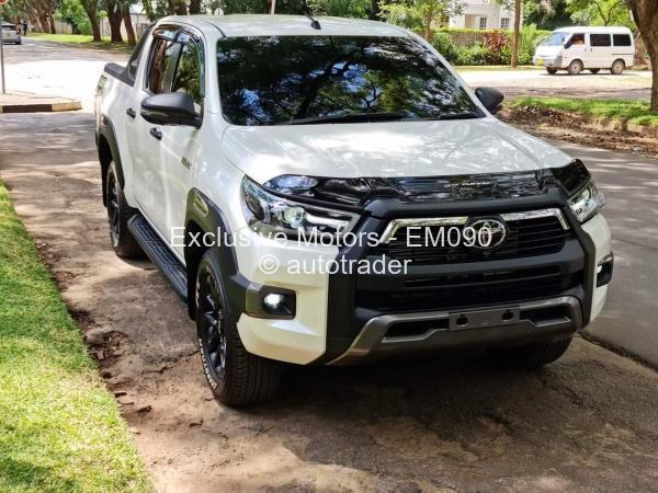 2023 - Toyota  Hilux