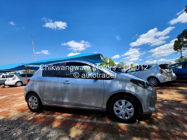 2015 - Toyota  Vitz