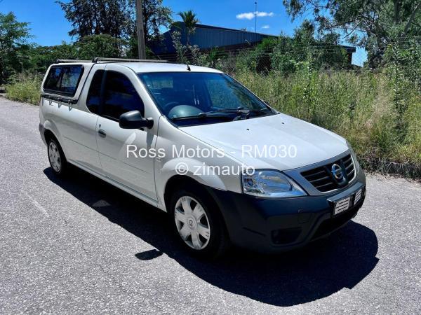 2017 Nissan  NP200