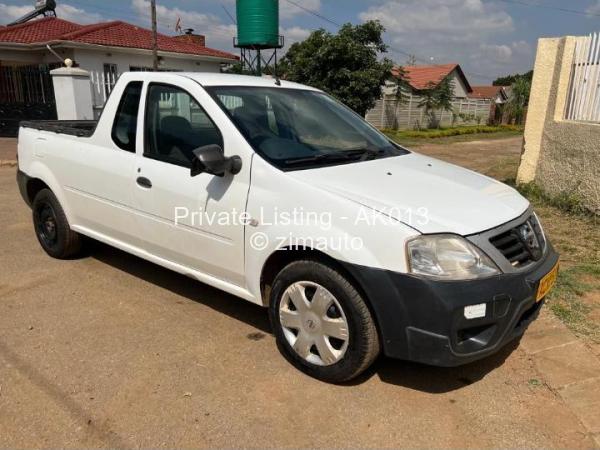 2013 Nissan  NP200