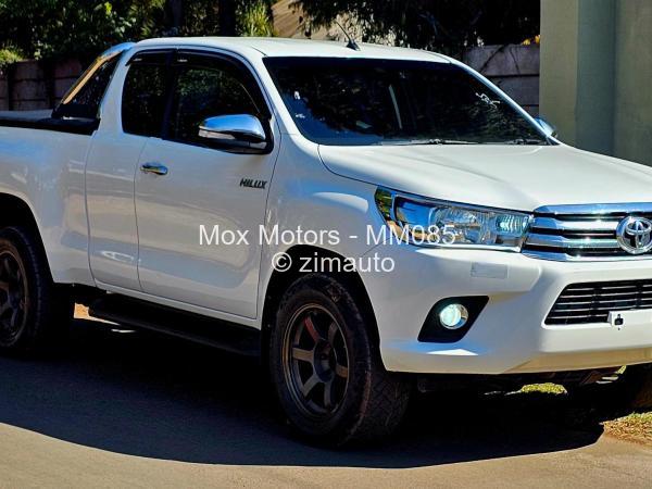 2016 - Toyota  Hilux