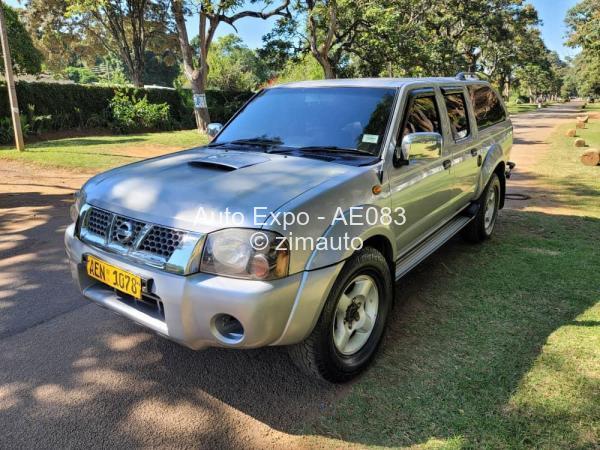 2010 Nissan  Navara