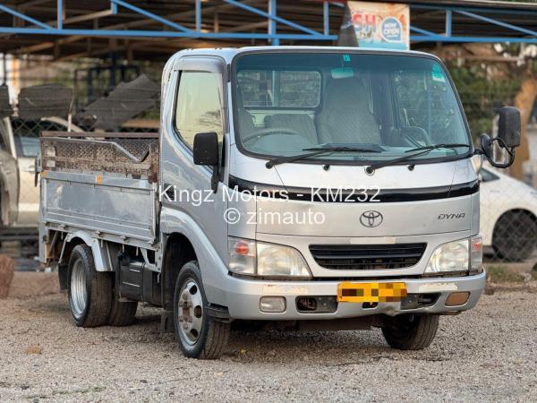 2005 Toyota  Dyna