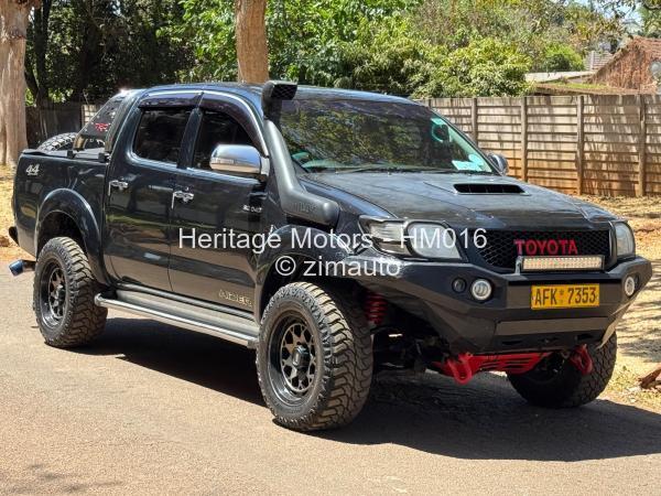 2013 - Toyota  Hilux