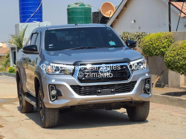 2019 - Toyota  Hilux