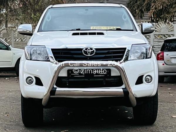 2015 - Toyota  Hilux