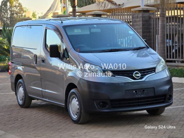 2015 - Nissan  NV200