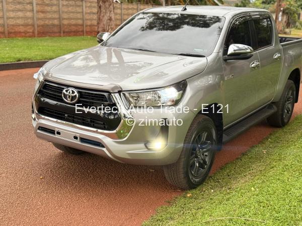 2020 - Toyota  Hilux