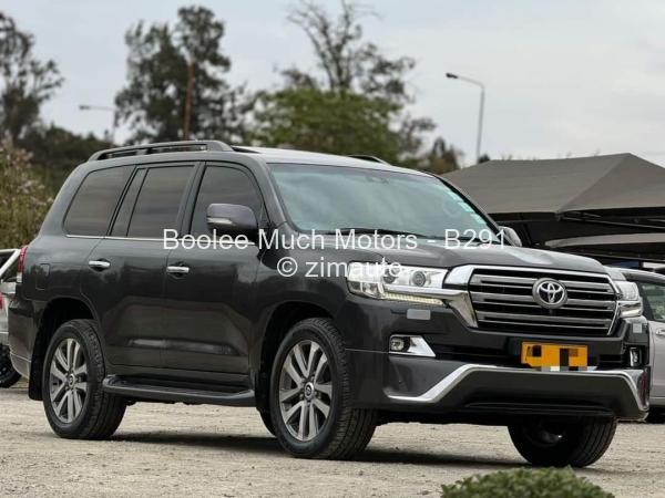 2017 Toyota  Landcruiser  200 VX-R