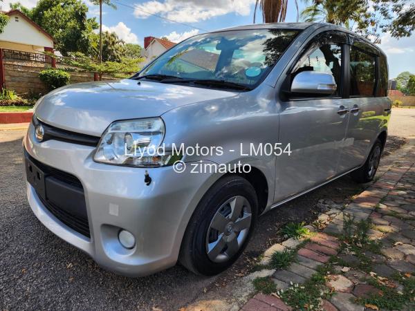 2014 Toyota  Sienta