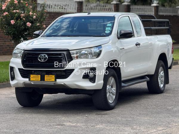 2019 - Toyota  Hilux