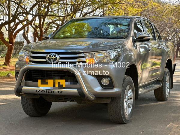 2017 - Toyota  Hilux